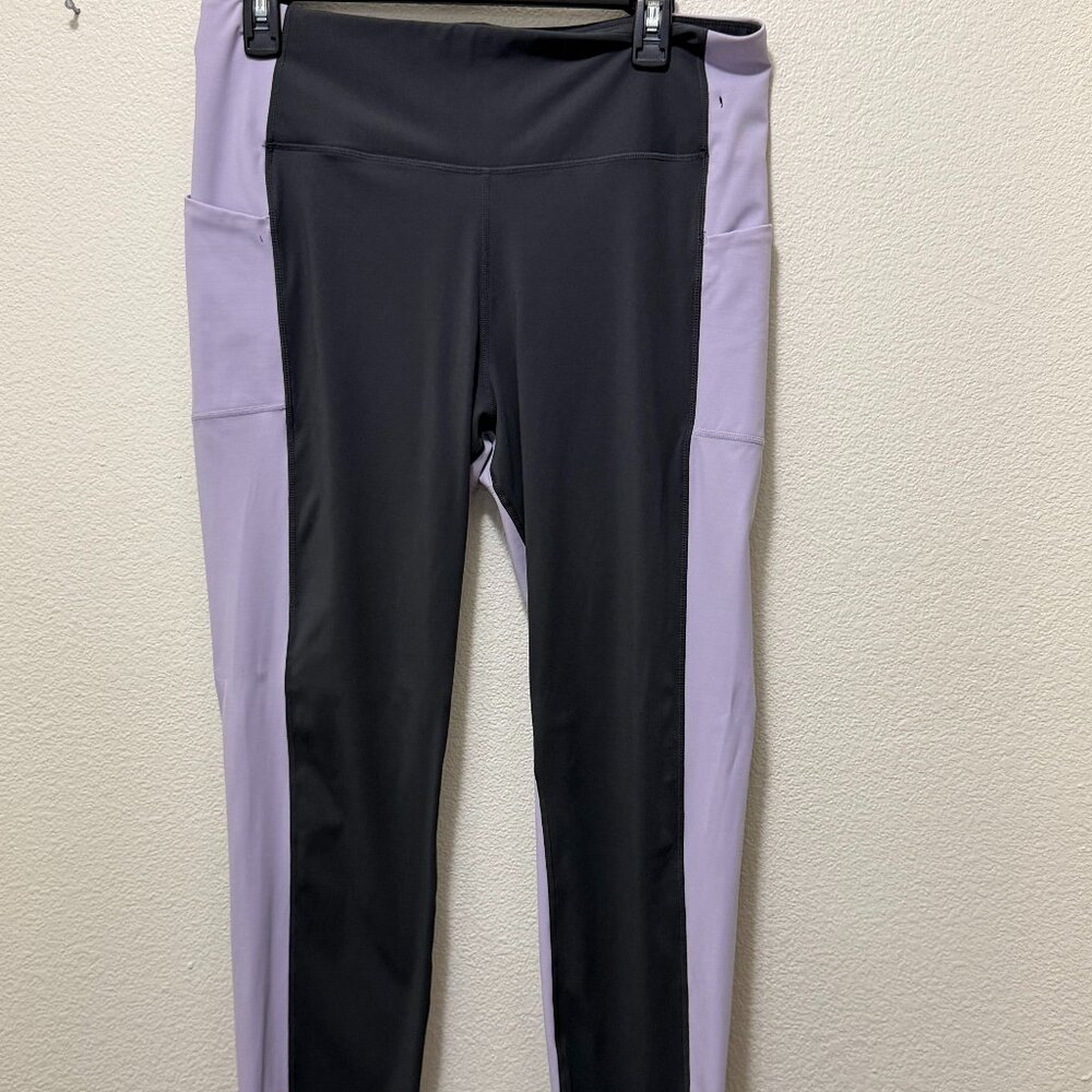 Avia gray and light purple colorblock ankle length leggings with side pockets M